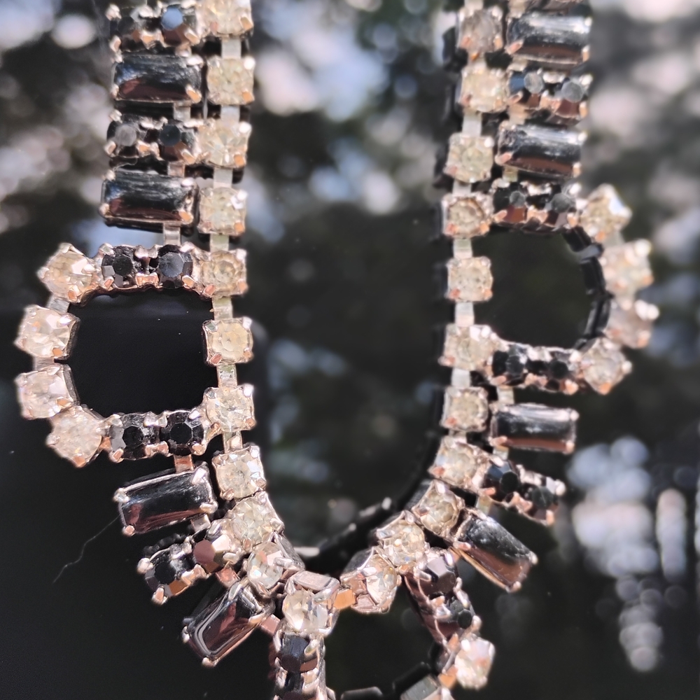 Elegant Silver and Black Necklace